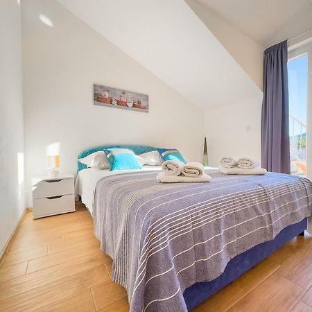 Regina Del Mare Apartment Slatine Bagian luar foto