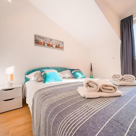 Regina Del Mare Apartment Slatine Bagian luar foto