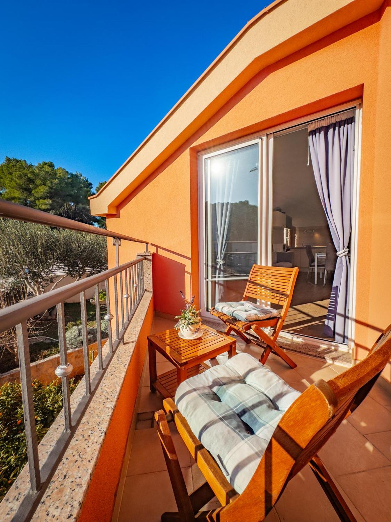 Regina Del Mare Apartment Slatine Bagian luar foto
