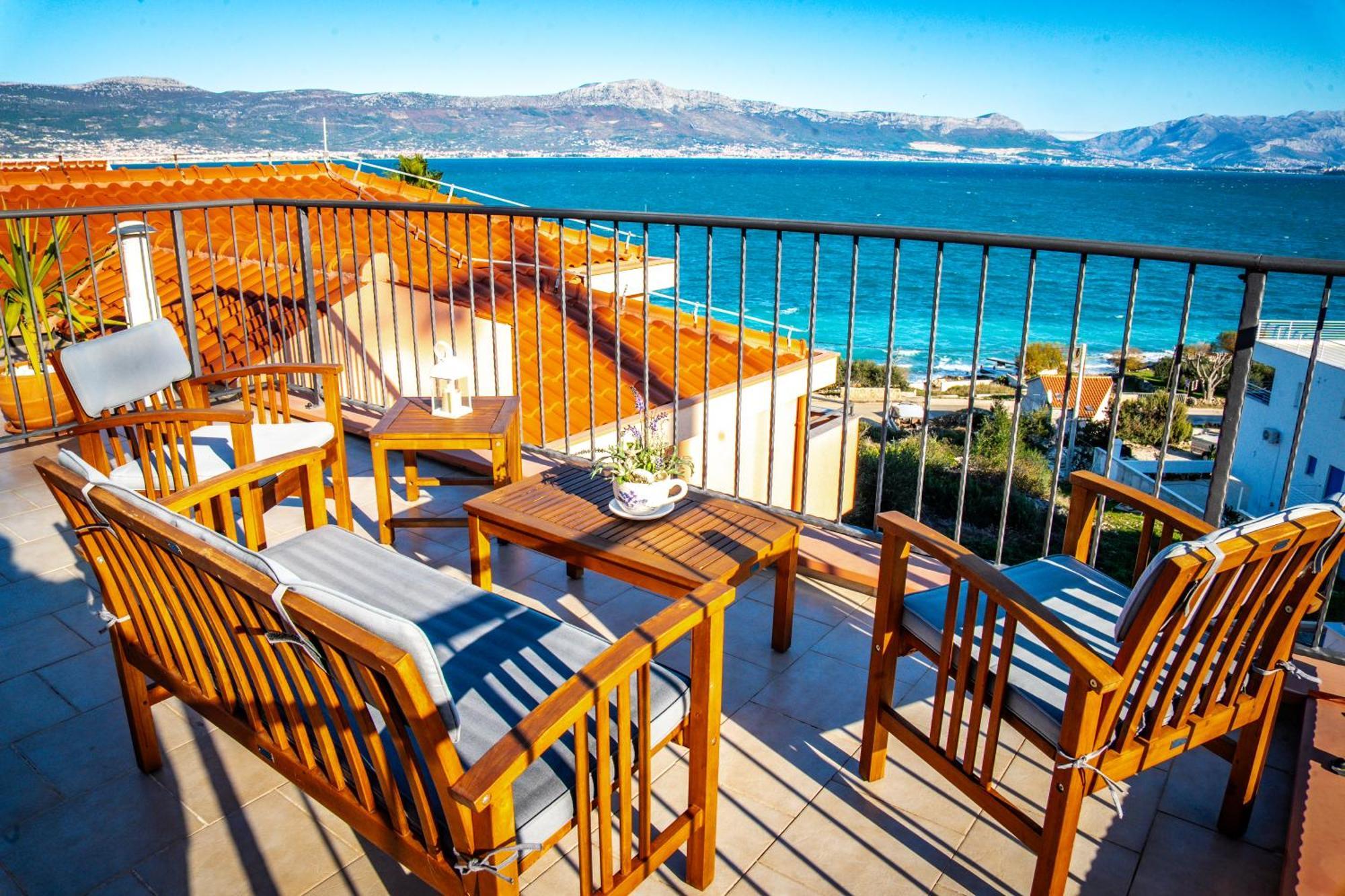Regina Del Mare Apartment Slatine Bagian luar foto