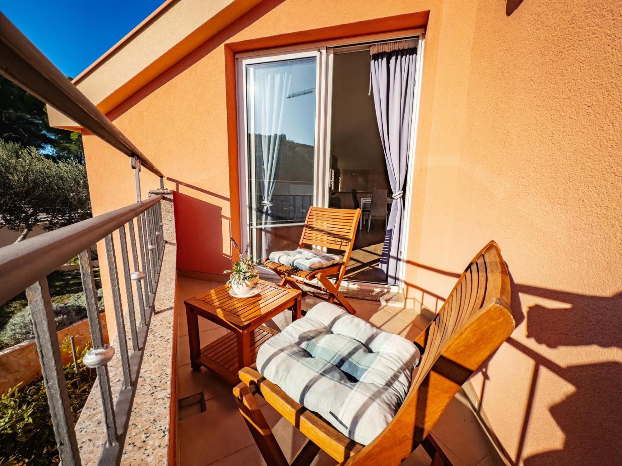 Regina Del Mare Apartment Slatine Bagian luar foto