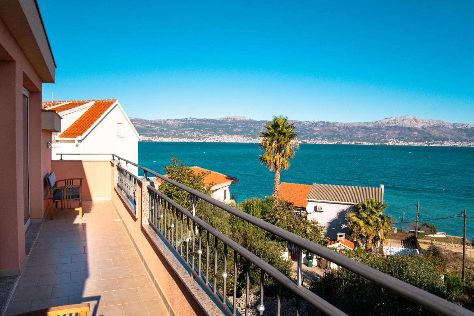 Regina Del Mare Apartment Slatine Bagian luar foto
