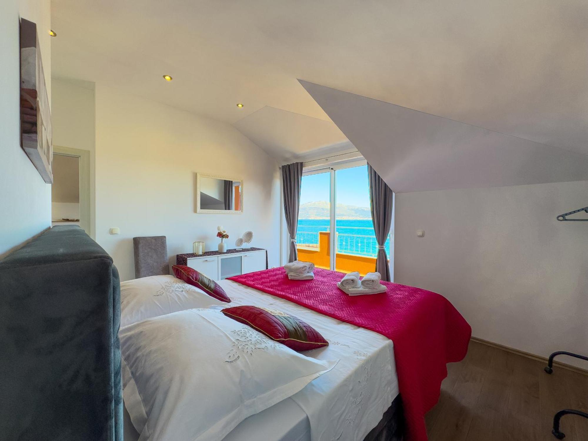 Regina Del Mare Apartment Slatine Bagian luar foto