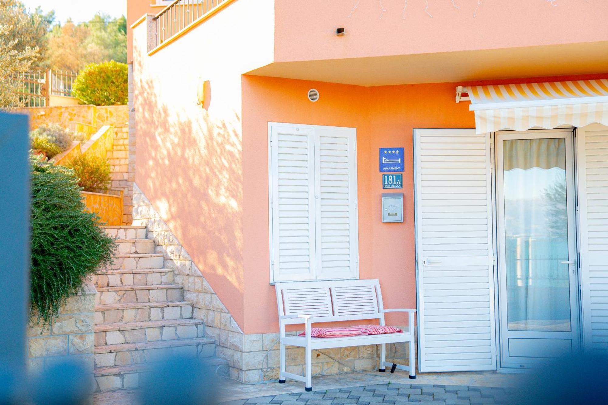 Regina Del Mare Apartment Slatine Bagian luar foto