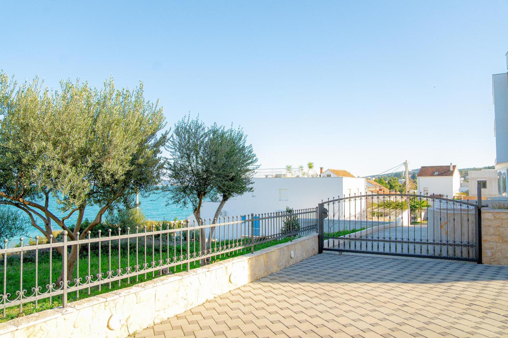 Regina Del Mare Apartment Slatine Bagian luar foto